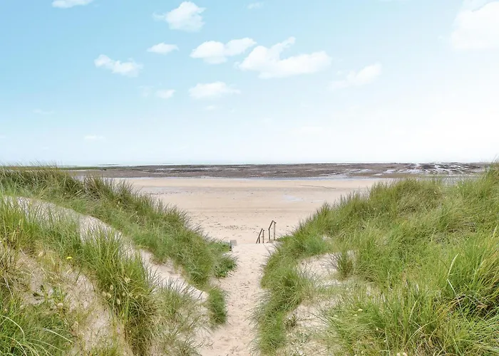 Cozy In Germain Sur Ay With Wifi Сasa de vacaciones